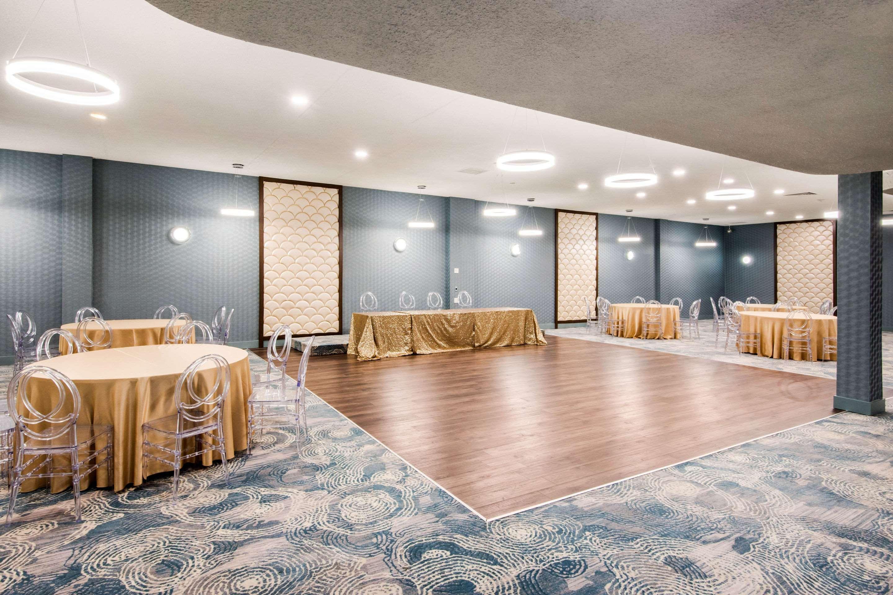 Quality Inn & Conference Centre Орілья Екстер'єр фото