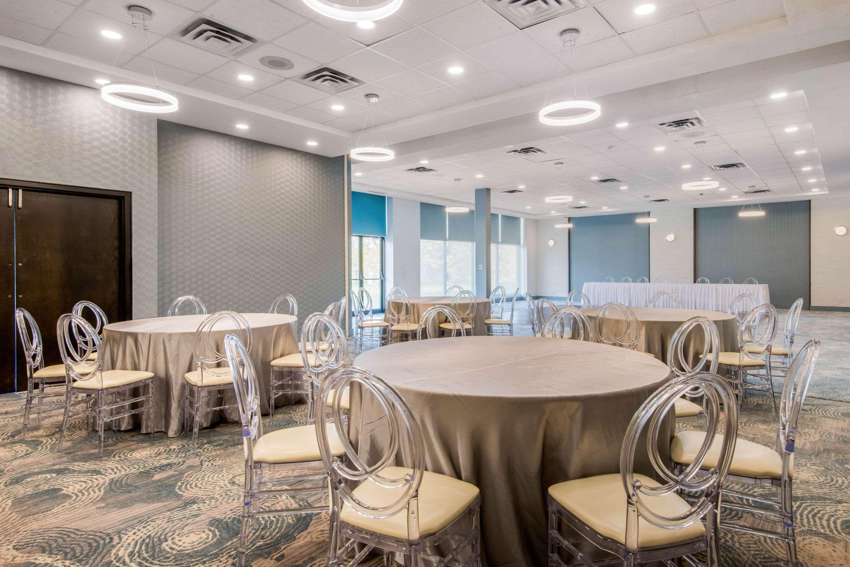Quality Inn & Conference Centre Орілья Екстер'єр фото