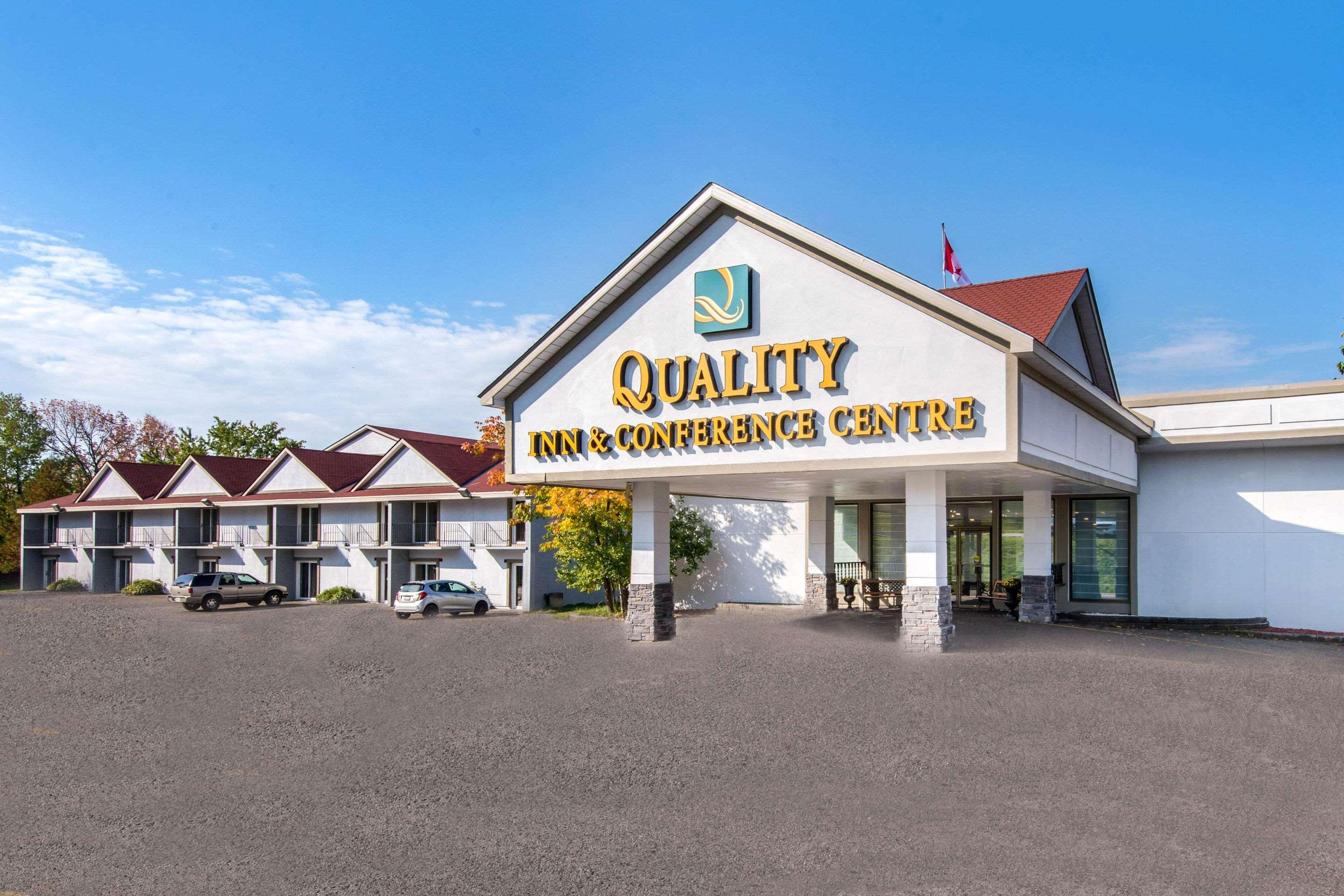 Quality Inn & Conference Centre Орілья Екстер'єр фото